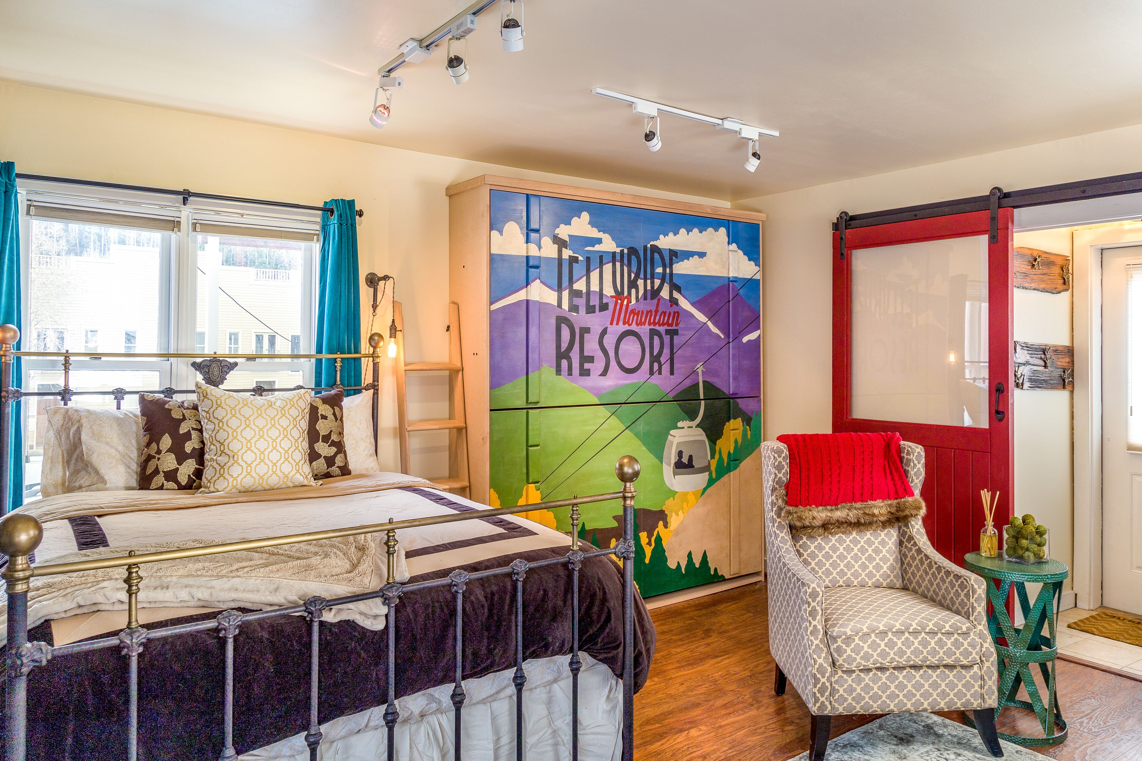 Dog-friendly studio a short walk to the gondola, shops, restaurants