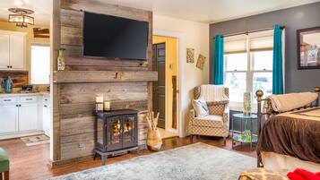 Iron/ironing board, free Internet, bed sheets