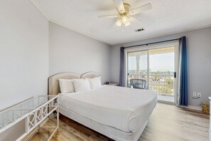 3 bedrooms, Internet, bed sheets - Family-Friendly Condo with Shared Pool, WiFi, Private Washer/Dryer, & Central AC (Destin)