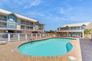 Pool - Family-Friendly Condo with Shared Pool, WiFi, Private Washer/Dryer, & Central AC (Destin)