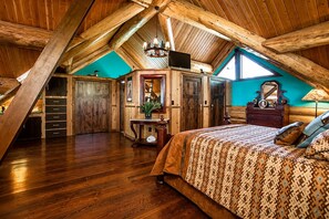 4 bedrooms, desk, travel crib, free WiFi - Luxury Log Retreat on 12 Acres Glacier Park, Valley Views Flathead Lake & Skiing (Kalispell)