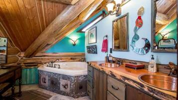 Duschwanne, Whirlpool, Haartrockner, Handtücher