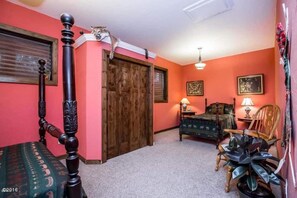 4 bedrooms, travel crib, free WiFi, bed sheets