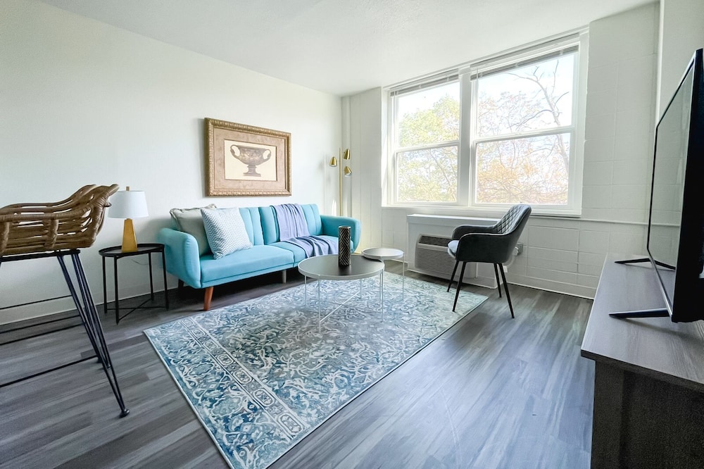 Sleepover: Impeccable 1BD/1BA + Gym - Cincinnati