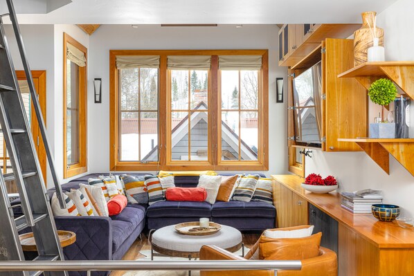 TV - Townhome in the heart of Telluride with elevator - walk to lifts & Main St. (Telluride)