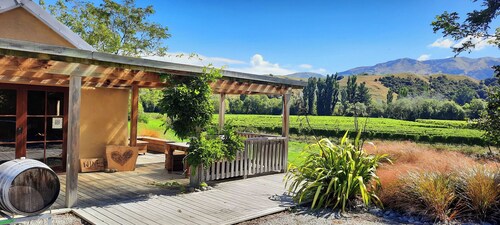 Bespoke Cottage, outdoor baths, wine tasting, pet friendly in Sleepers Vineyard