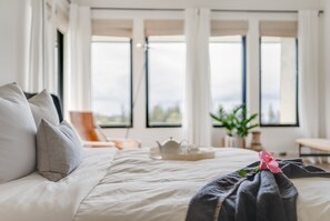 3 bedrooms, hypo-allergenic bedding, desk, iron/ironing board