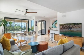 Smart-TV, Videospiele, Bücher, Smart Speakers