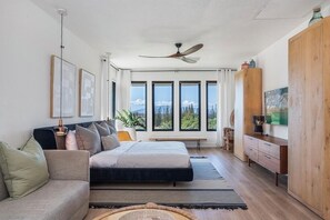 3 Schlafzimmer, Allergikerbettwaren, Schreibtisch, Bügeleisen/Bügelbrett