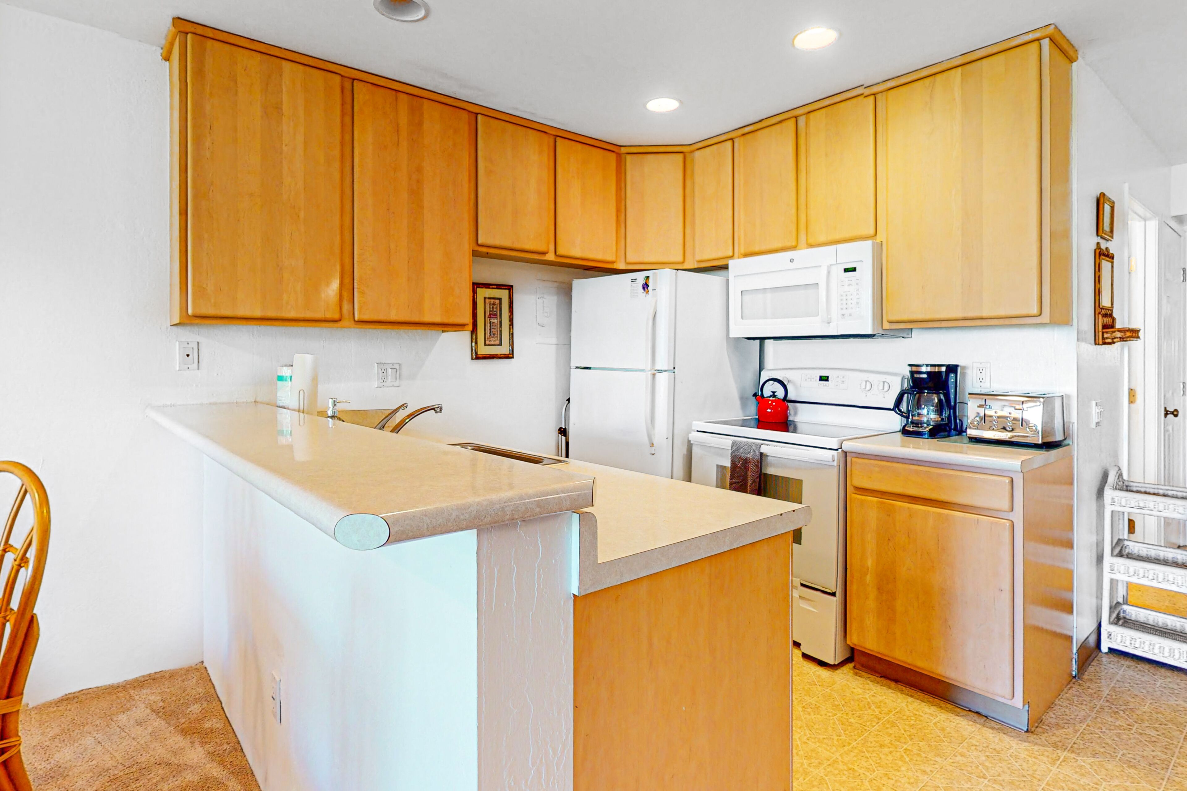 Hale Kamaole Condo w/ Shared Pool, Shared Grill, Private Washer/Dryer