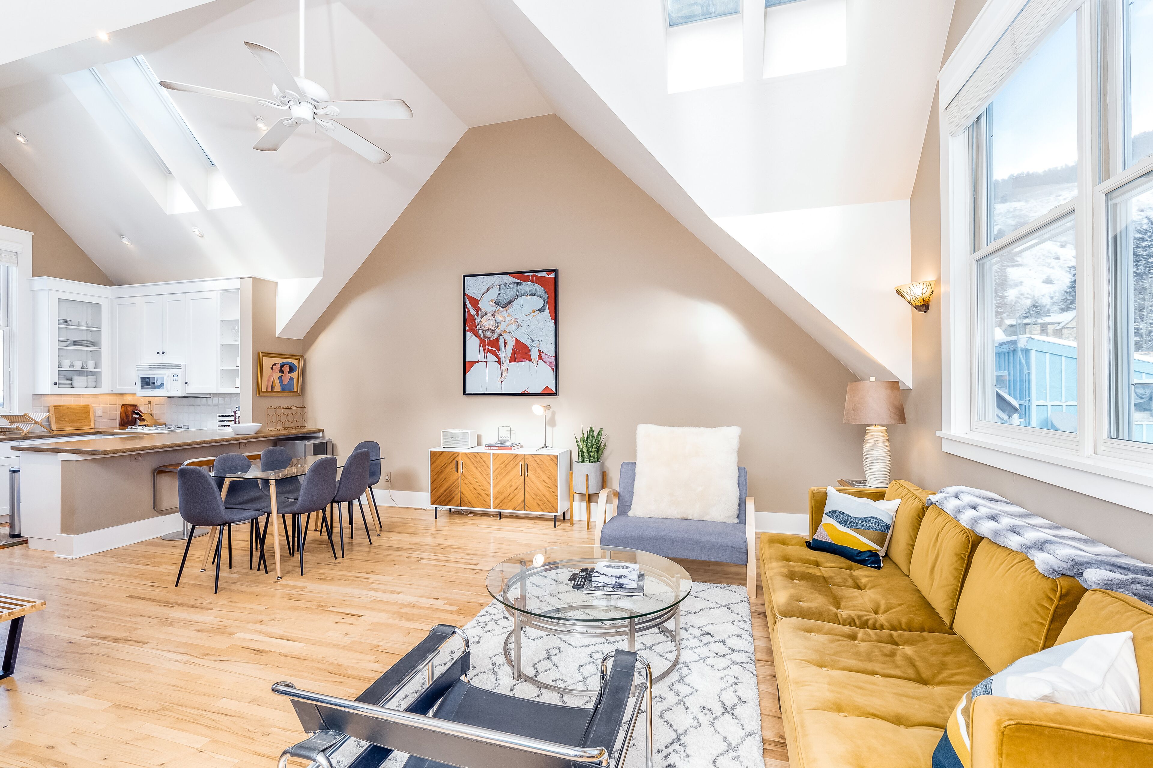 In-town home with mountain view & fireplace - walk to gondola