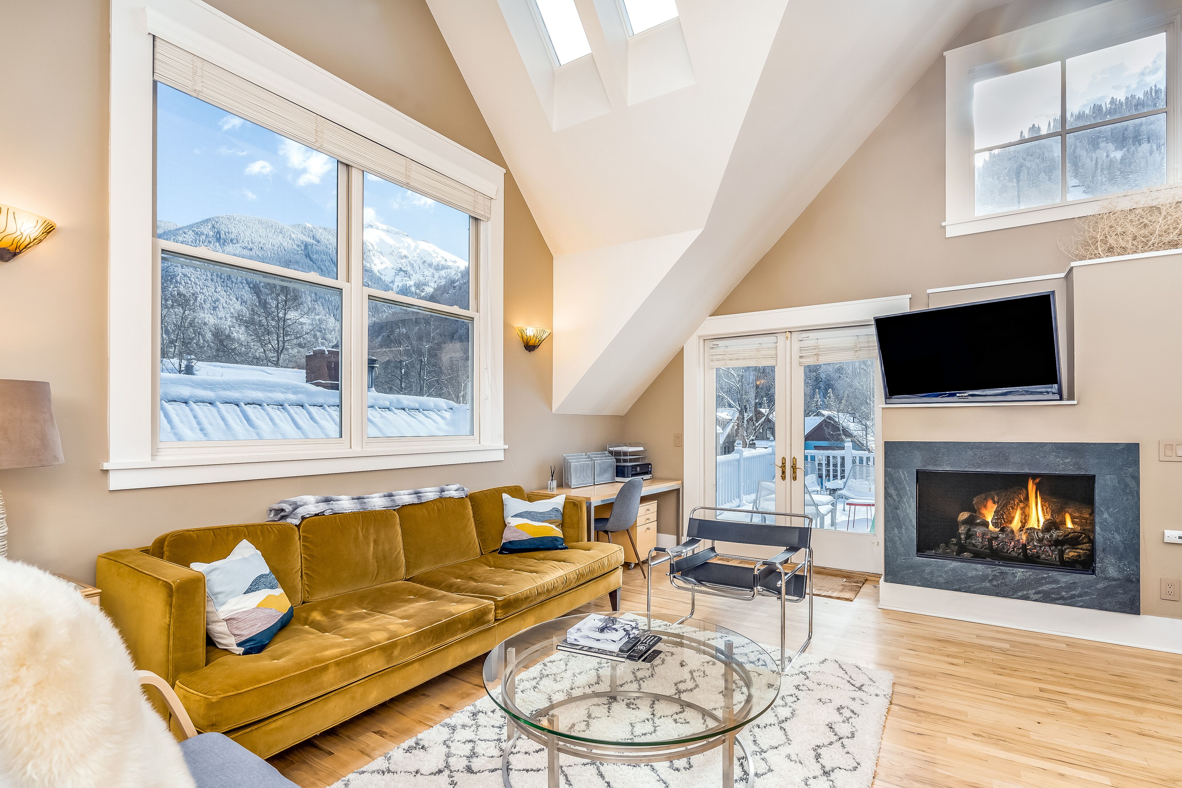 In-town home with mountain view & fireplace - walk to gondola