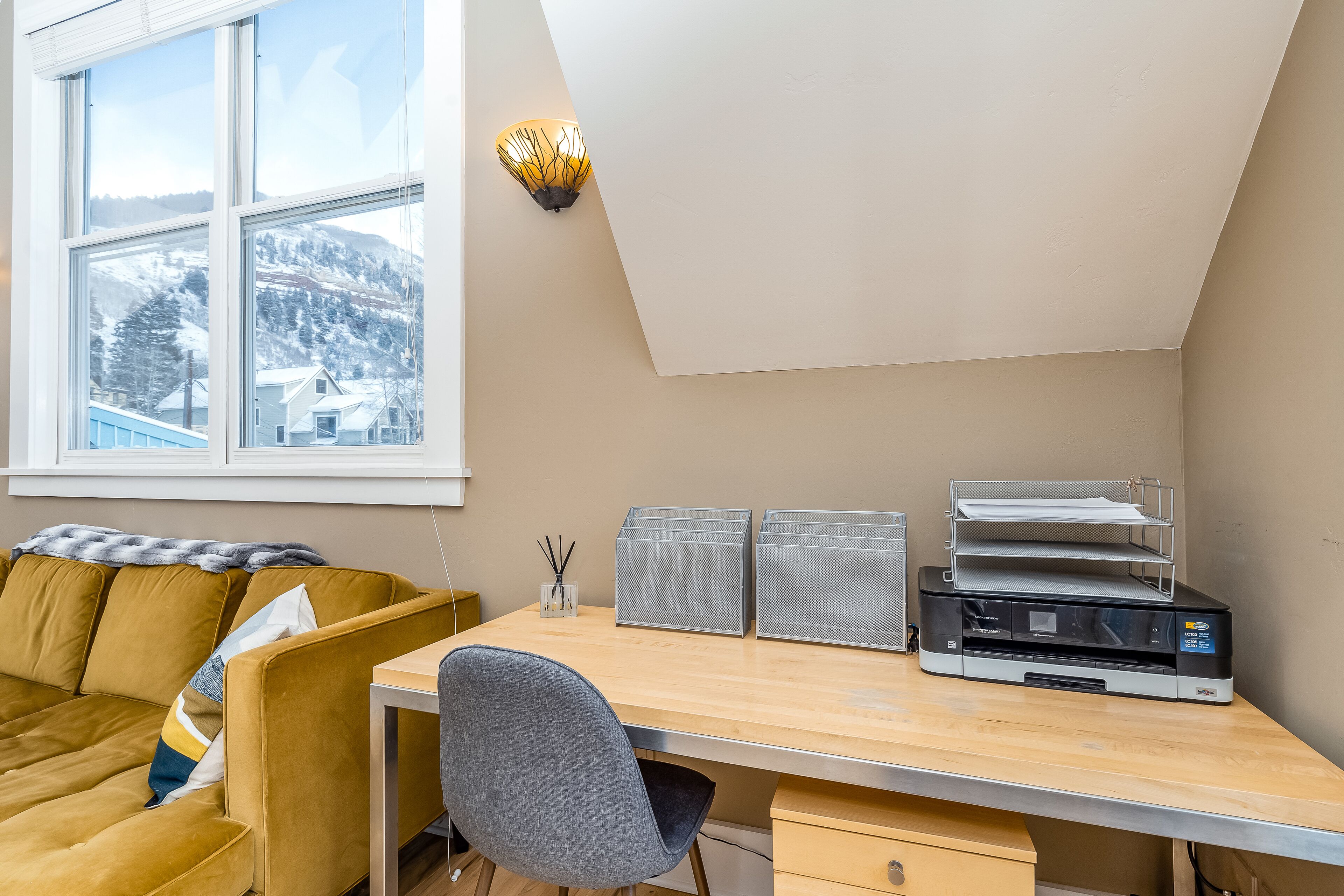 In-town home with mountain view & fireplace - walk to gondola