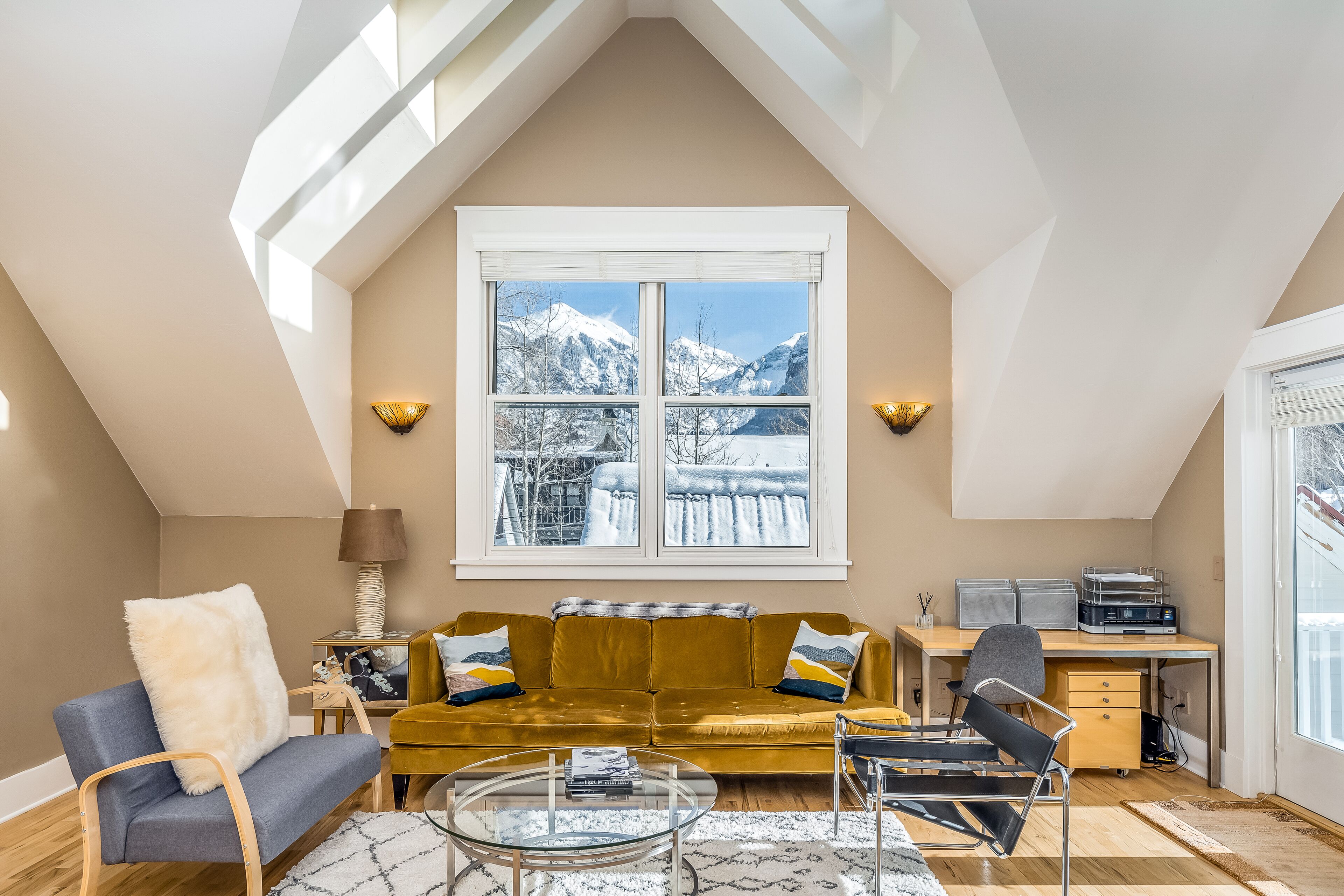 In-town home with mountain view & fireplace - walk to gondola