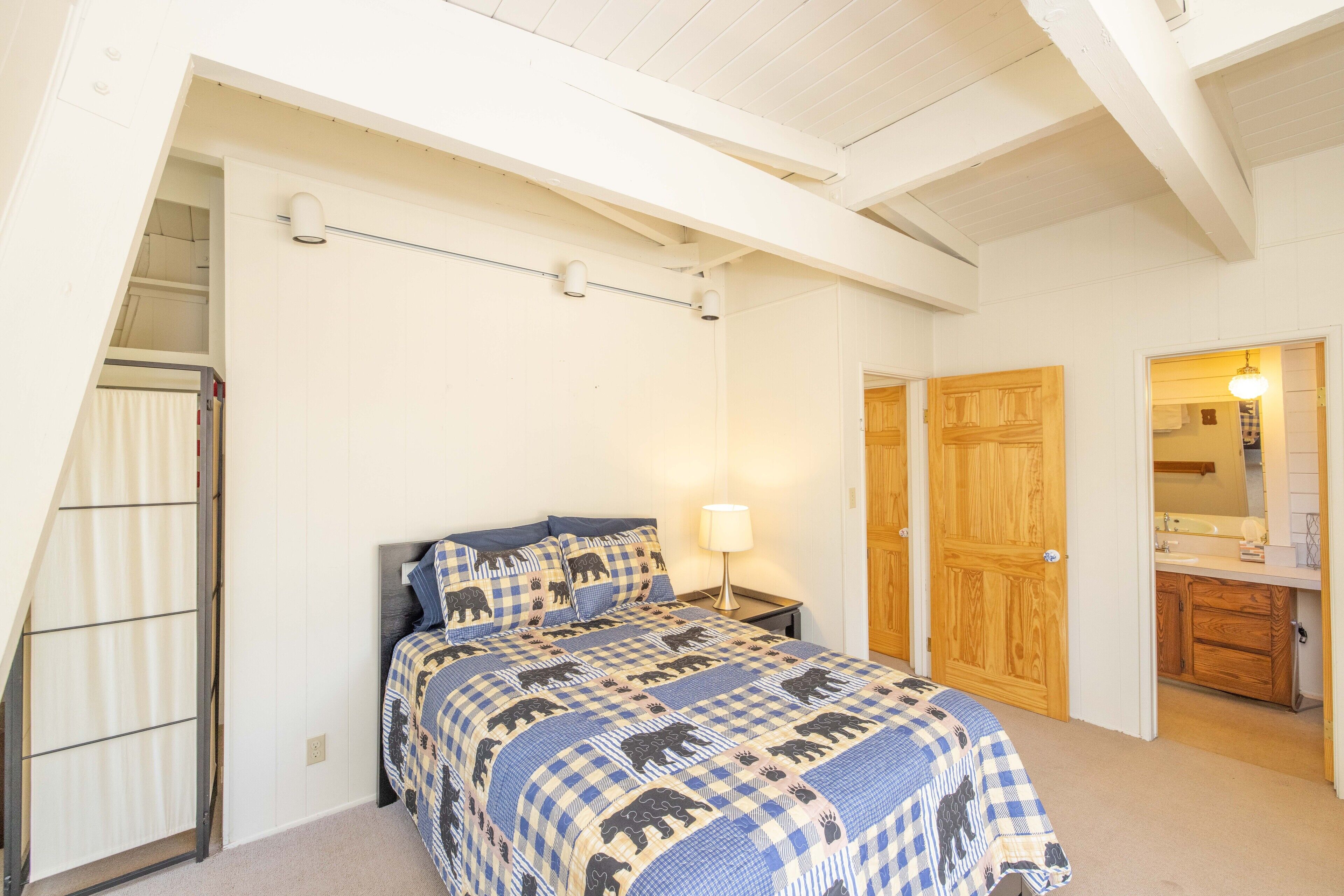 Bear OO Kabin In Trees!!