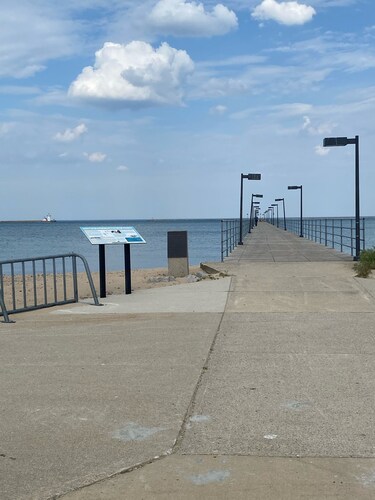 Lake Huron Harbor Getaway-Walk to Downtown and the Beach