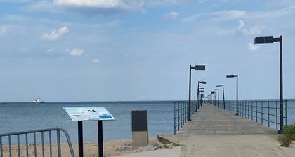 Lake Huron Harbor Getaway-Walk to Downtown and the Beach