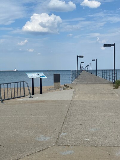 Lake Huron Harbor Getaway-Walk to Downtown and the Beach