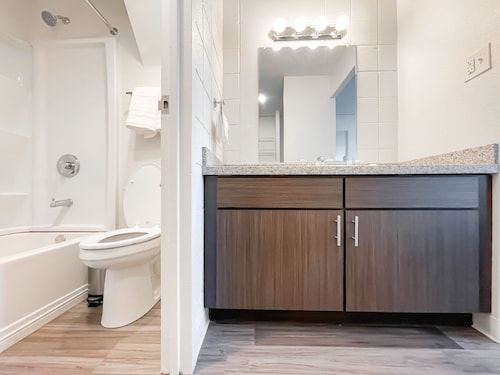 ★Luxurious 1bd/1ba + Gym - Downtown Cincinnati★ - Paycor Stadium