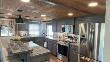Refrigerador, microondas, horno, placa de cocina