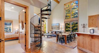 Fantastic, ski-in/out condo with patio, fireplace, grill & Washer/Dryer