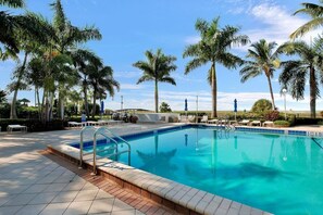 Piscine extérieure, piscine chauffée
