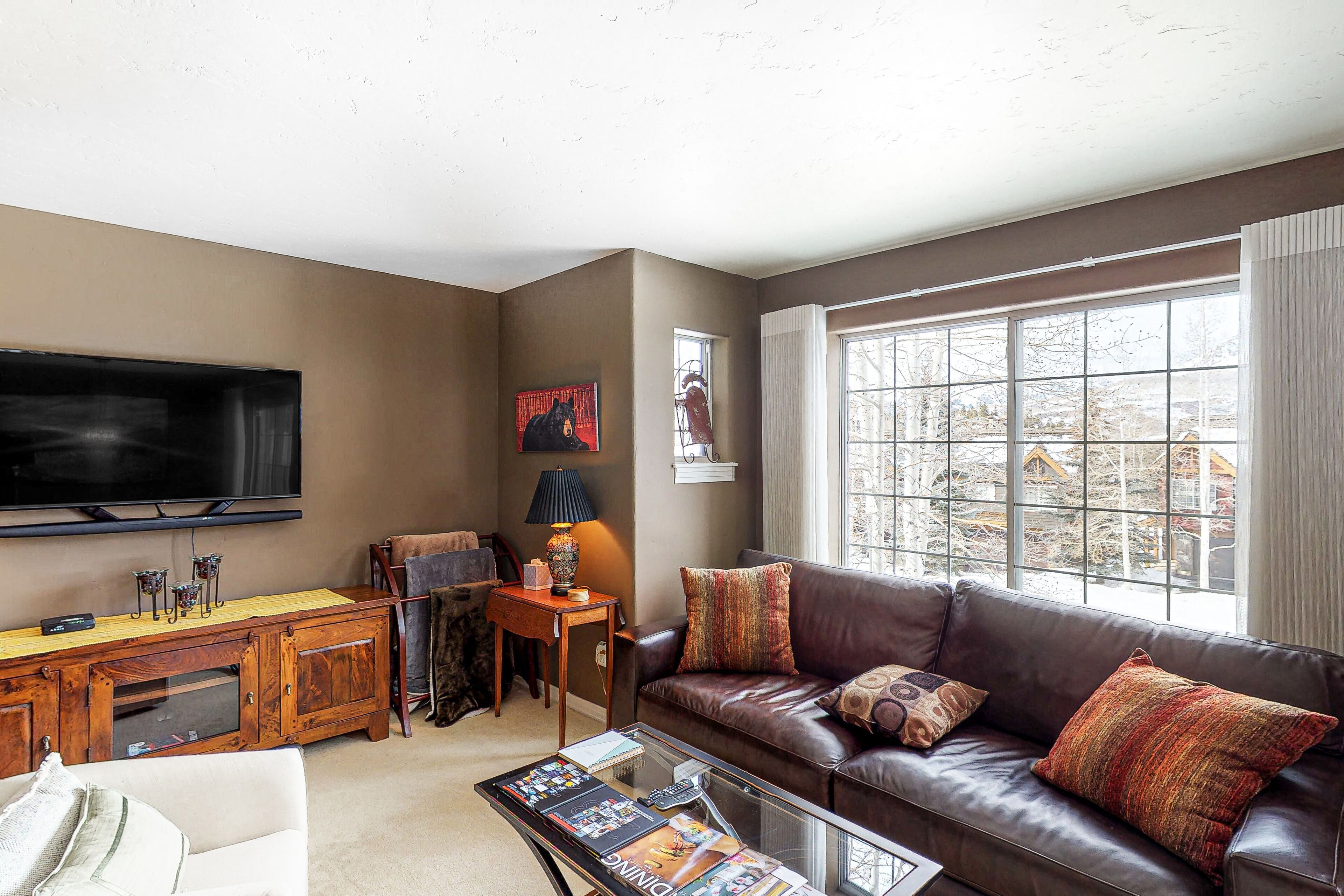 Mountain townhouse with balcony, grill & washer/dryer - walk to lifts