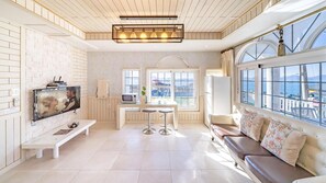Basic Room, 1 Bedroom (Provenceeui Chueok) | 1 bedroom, free WiFi - Namhae Alhambra Pension (Namhae)