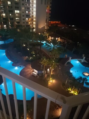 Piscine couverte, piscine extérieure