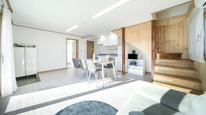 Basic-Zimmer, 3 Schlafzimmer (dokchae poolvilla) | 1 Schlafzimmer, kostenloses WLAN