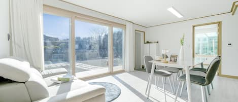 Basic Room, 3 Bedrooms (dokchae poolvilla)