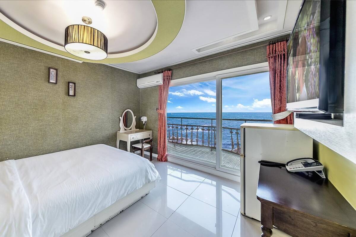 Basic Room, 1 Bedroom (Rota(oceanview,no cook)) | 1 bilik tidur, Wi-fi percuma 