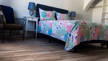 2 slaapkamers, een strijkplank/strijkijzer, reisbedje, gratis wifi