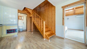 Basic Room, 2 Bedrooms (cao) | 1 bedroom, free WiFi - Geoje Gaonara Pension (Geoje)