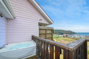 Basic Room, 1 Bedroom (Taepyeongyang(SPA)) | 1 bedroom, free WiFi - Geoje Gaonara Pension (Geoje)