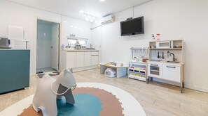 基本客房, 2 間臥室 (Spring 5(Dokchae) - Kids room) | 1 間睡房、免費 Wi-Fi