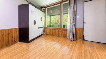 Basic Room, 1 Bedroom (Freesia) | 1 bilik tidur, Wi-fi percuma
