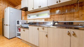 Basic Room, 1 Bedroom (Rose) | 1 bedroom, free WiFi - Gapyeong Yeoul Kids Pension (Gapyeong)
