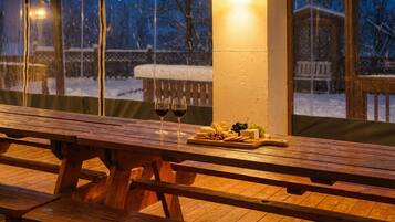 ุงูู
ูุดุฃุฉ ู
ู ุงูุฎุงุฑุฌ