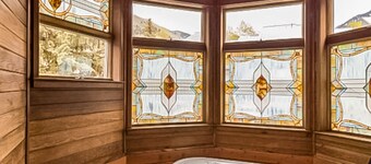 Walk to lifts & downtown, mountain-view condo with washer/dryer