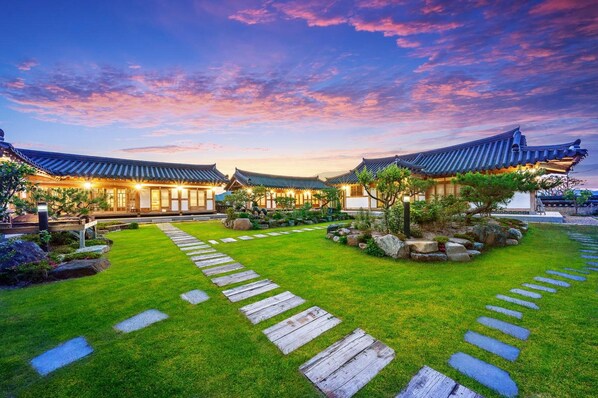 Garden - Gyeongju Wadamjung Hanok Pension (Gyeongju)