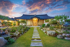 Exterior - Gyeongju Wadamjung Hanok Pension (Gyeongju)