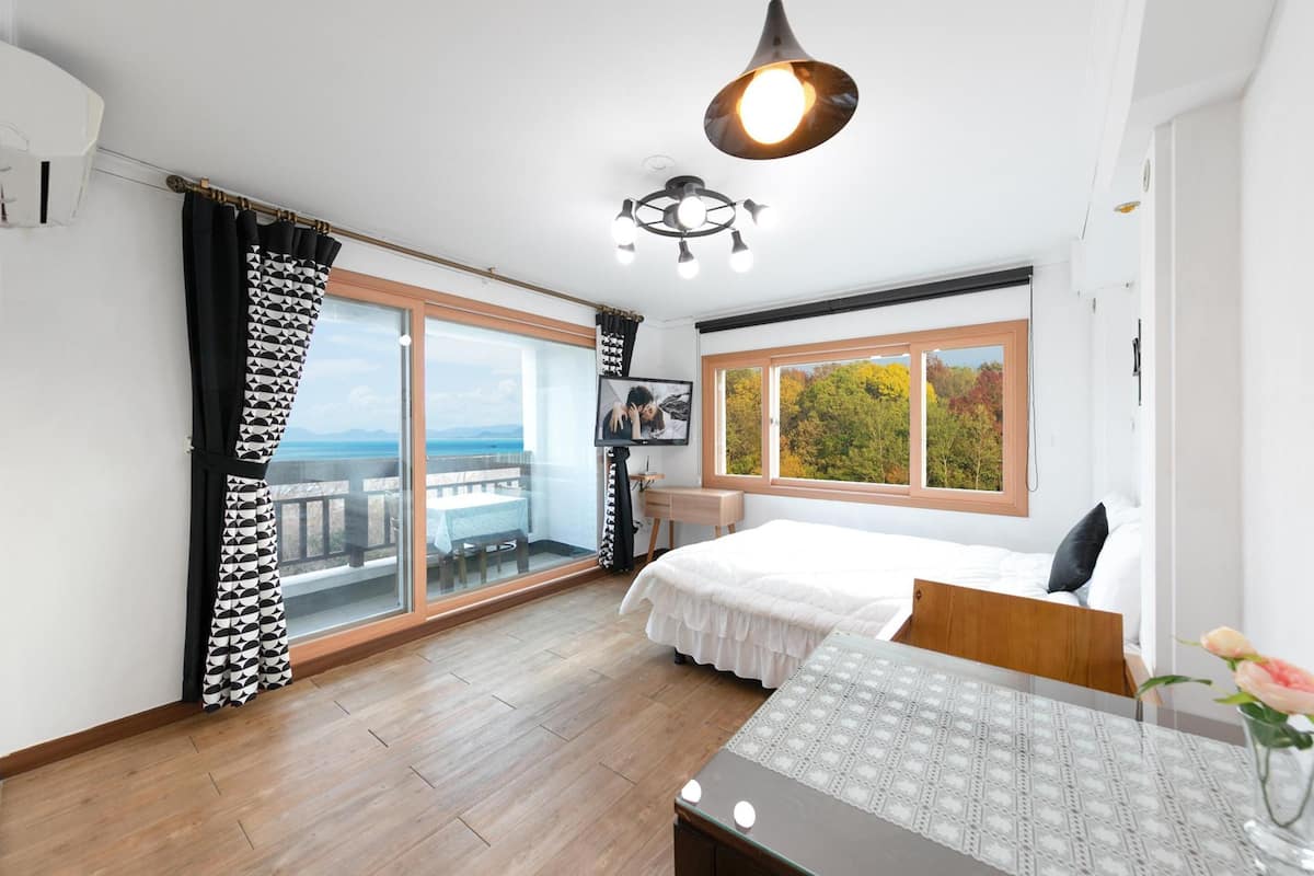 Basic Room, 1 Bedroom (Rosemary 203(Ocean View)) | 1 bedroom, free WiFi