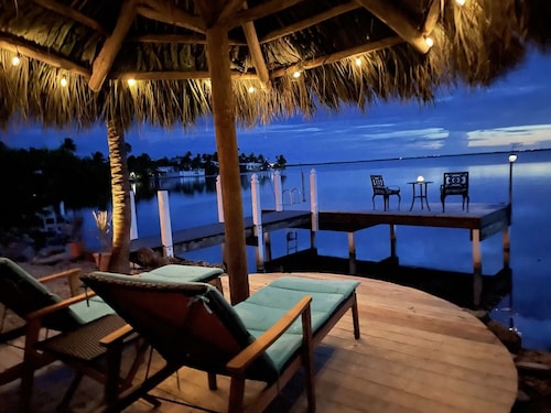 Key West Beach House with heated pool, tiki, and dock.♿︎
