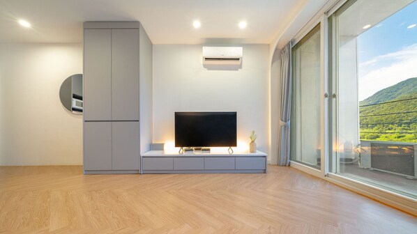 Basic Room, 1 Bedroom (Jasmine(River View)) | 1 bedroom, free WiFi - Gapyeong Rowa River View Pension (Gapyeong)