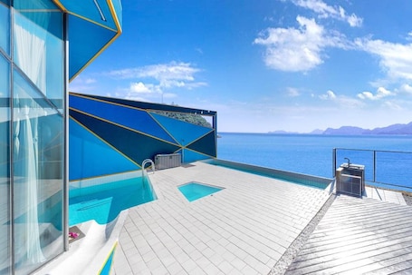 1 habitación y wifi gratis . Namhae Pumda Pool Villa Pension