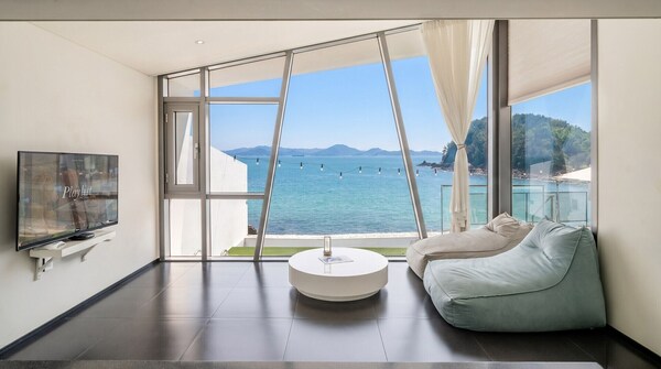Namhae Pumda Pool Villa Pension - Yeosu-si