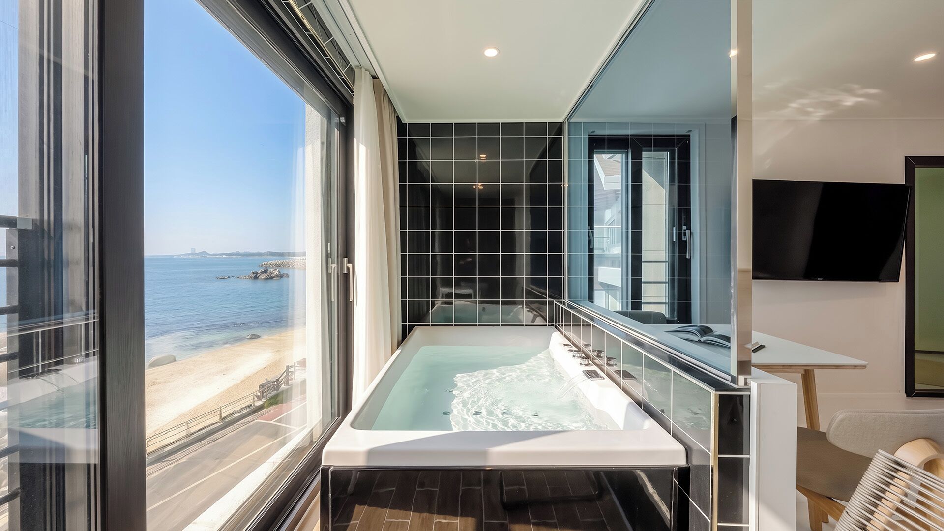 Basic Room, 1 Bedroom (Room305(Spa/OceanView)) | 1 bedroom, WiFi (free)