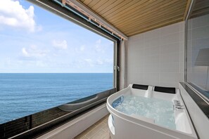 Basic Room, 1 Bedroom (Hoororae(Spa,Full Ocean view)) | 1 bedroom, free WiFi - Gangneung The Ciel Spa Pension (Gangneung)
