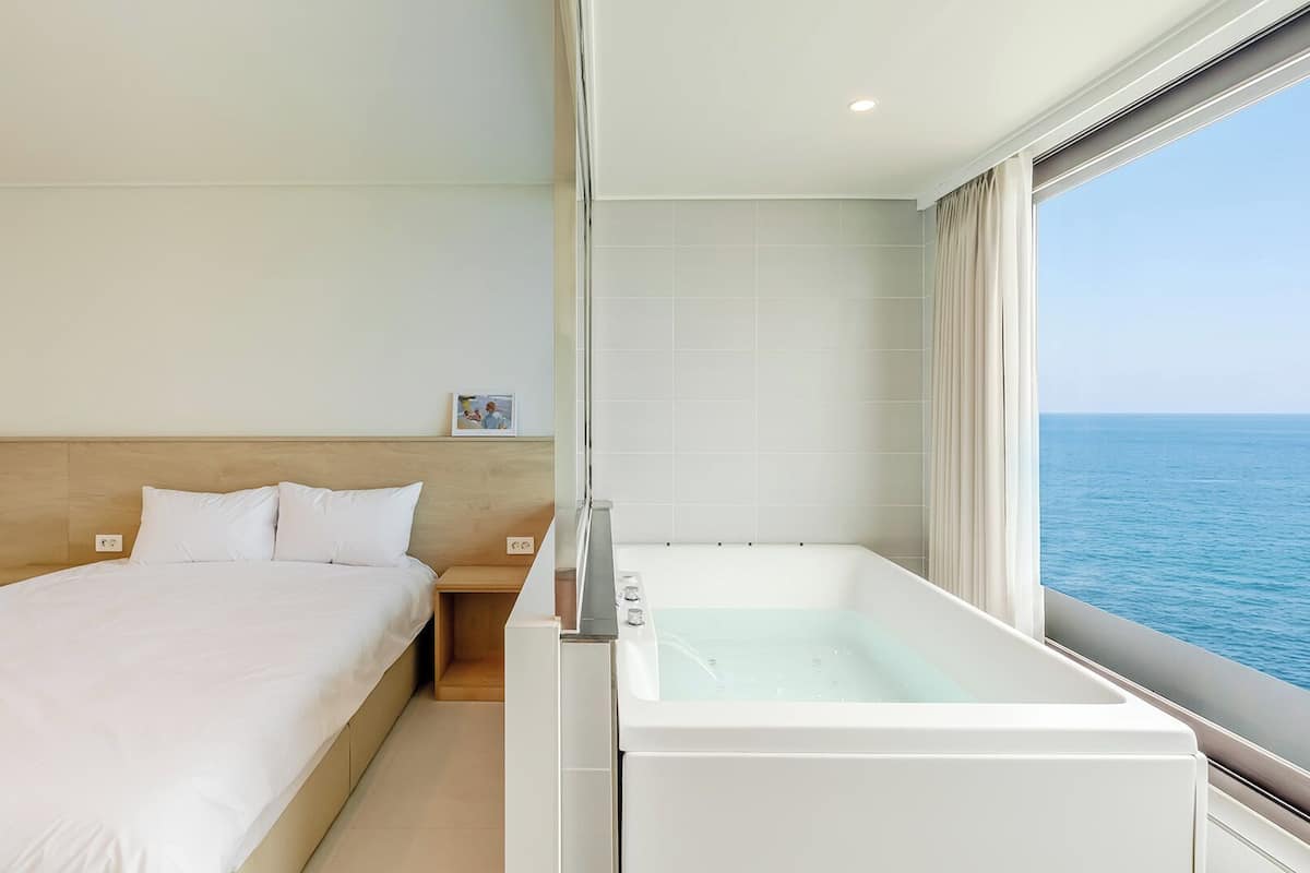 Habitación básica, 1 habitación (Room304(Spa/OceanView/NoCooking)) | 1 dormitorio y wifi gratis